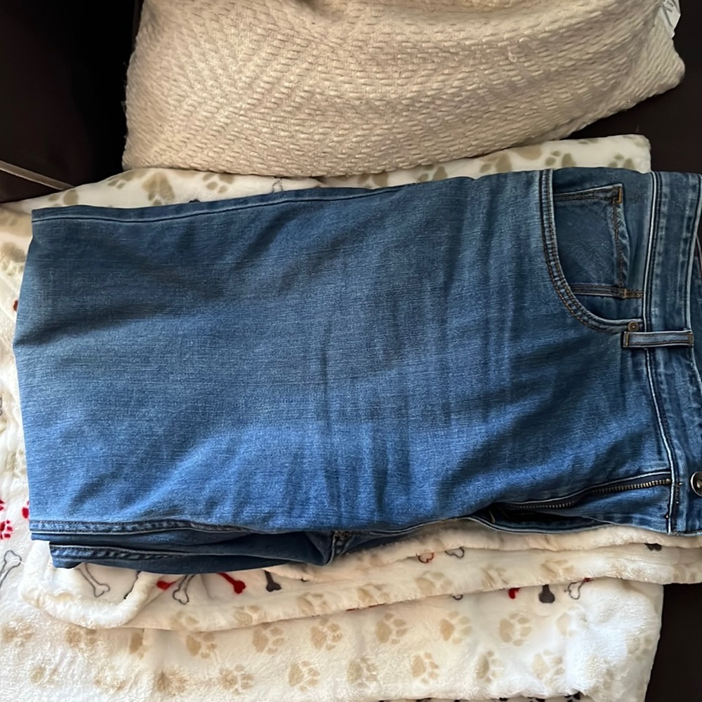 Tommy Bahama relaxed fit Jeans 38/32.  Worn twice Too big